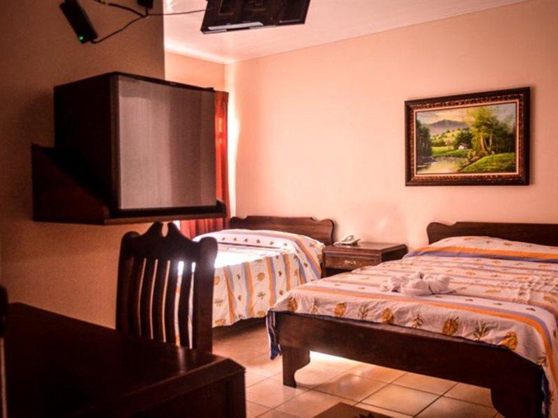 Hotel La Choza Inn La Fortuna 外观 照片