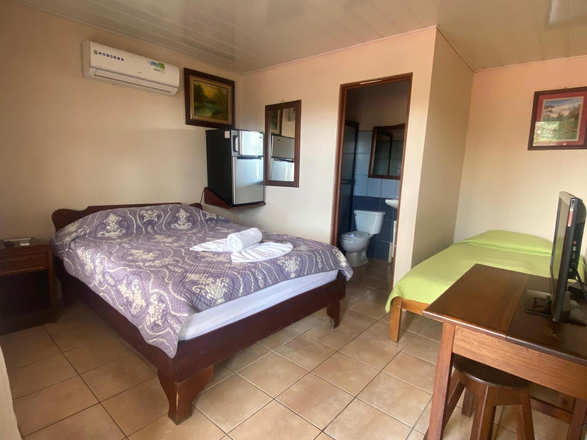 Hotel La Choza Inn La Fortuna 外观 照片