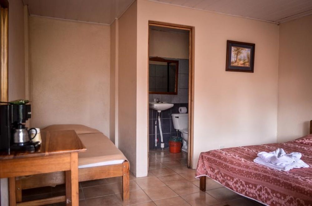 Hotel La Choza Inn La Fortuna 外观 照片